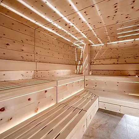 Отель Alpenhotel Zimba 4*